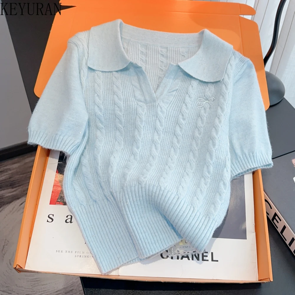 Bow Embroidery Knit Short Sleeve Sweater Pullover Spring Summer 2025 New Solid Color Fashion Lapel V Neck Casual Knitted Top Y2K
Bow Embroidery Knit Short Sleeve Sweater Pullover Spring Summer 2025 New Solid Color Fashion Lapel V Neck Casual Knitted Top Y2K