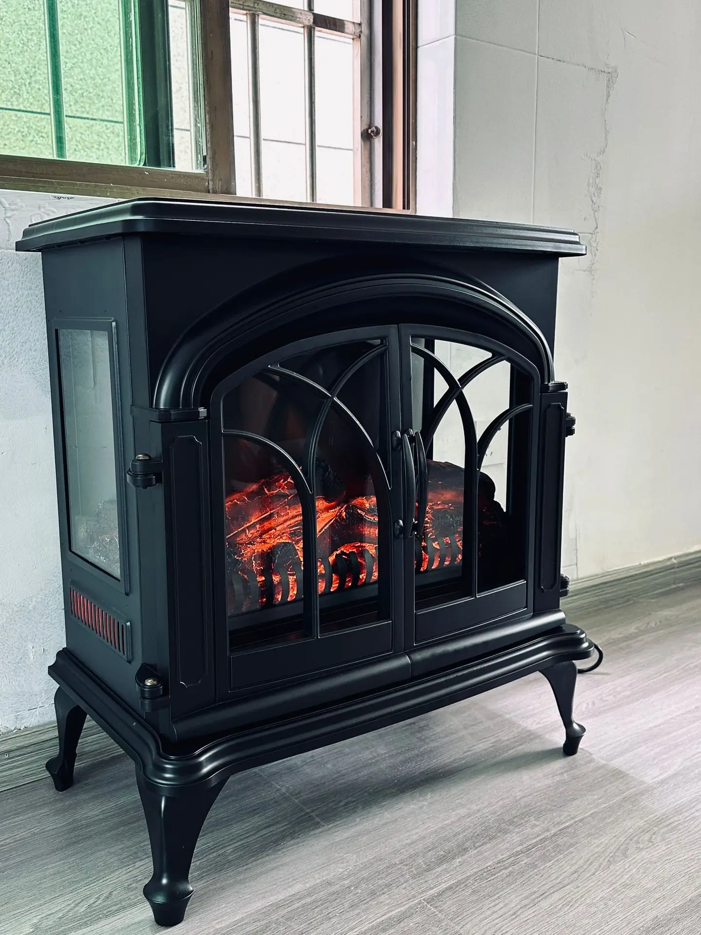 Nordic style electronic simulation fire fireplace temperature adjustable independent portable household commercial decoration
Nordic style electronic simulation fire fireplace temperature adjustable independent portable household commercial decoration