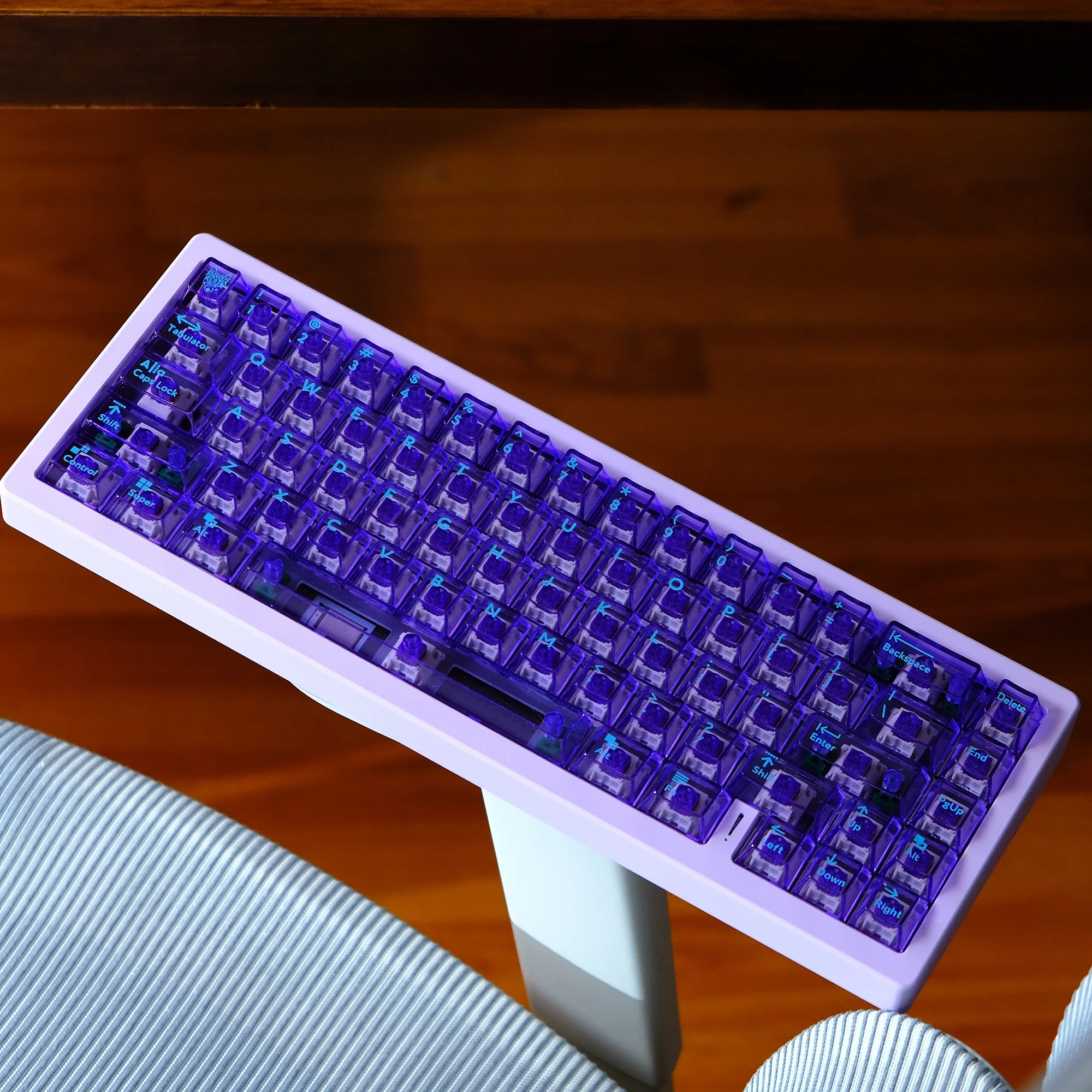 114 Keys Violet Double Shot Clear Keycaps Cherry Profile Crystal Transparent PC Keycaps for Cherry MX Switches Gaming keyboard
114 Keys Violet Double Shot Clear Keycaps Cherry Profile Crystal Transparent PC Keycaps for Cherry MX Switches Gaming keyboard