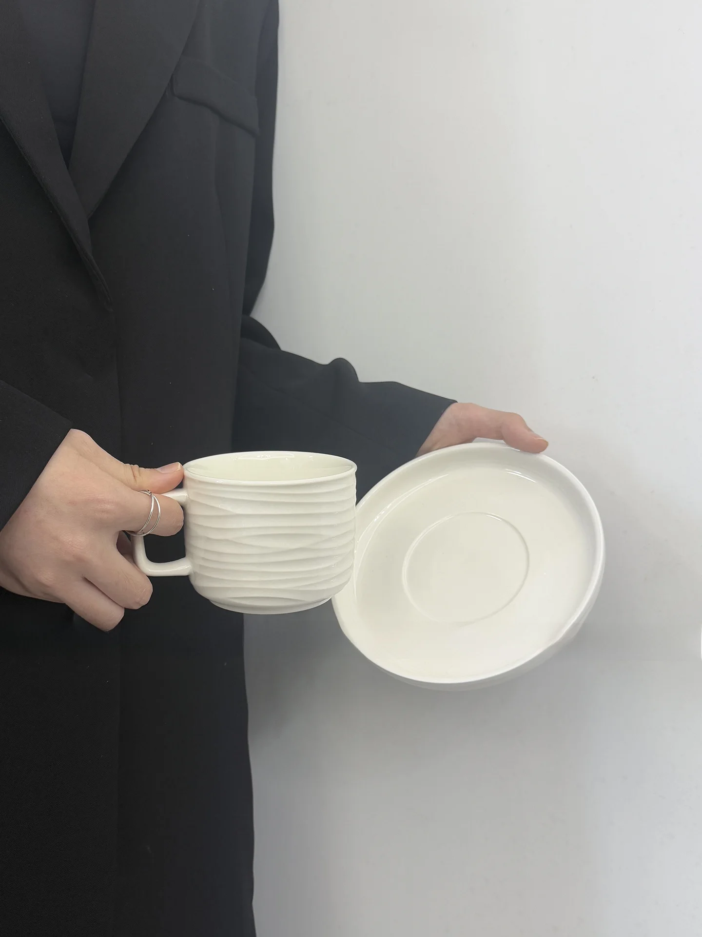 Simple Texture Ceramic Coffee Cup Couple Matching Afternoon Tea Water Cup Gift Box Orange And White Striped Design Microwave ...
Simple Texture Ceramic Coffee Cup Couple Matching Afternoon Tea Water Cup Gift Box Orange And White Striped Design Microwave ...