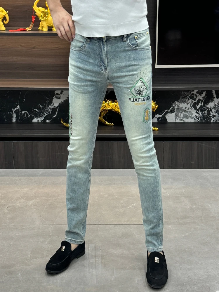 Men's Slim Fit Jeans Letter Embroidery Fashionable Lightweight Stretchy Casual Straight Leg Pants Comfortable Wear All Seasons
Men's Slim Fit Jeans Letter Embroidery Fashionable Lightweight Stretchy Casual Straight Leg Pants Comfortable Wear All Seasons