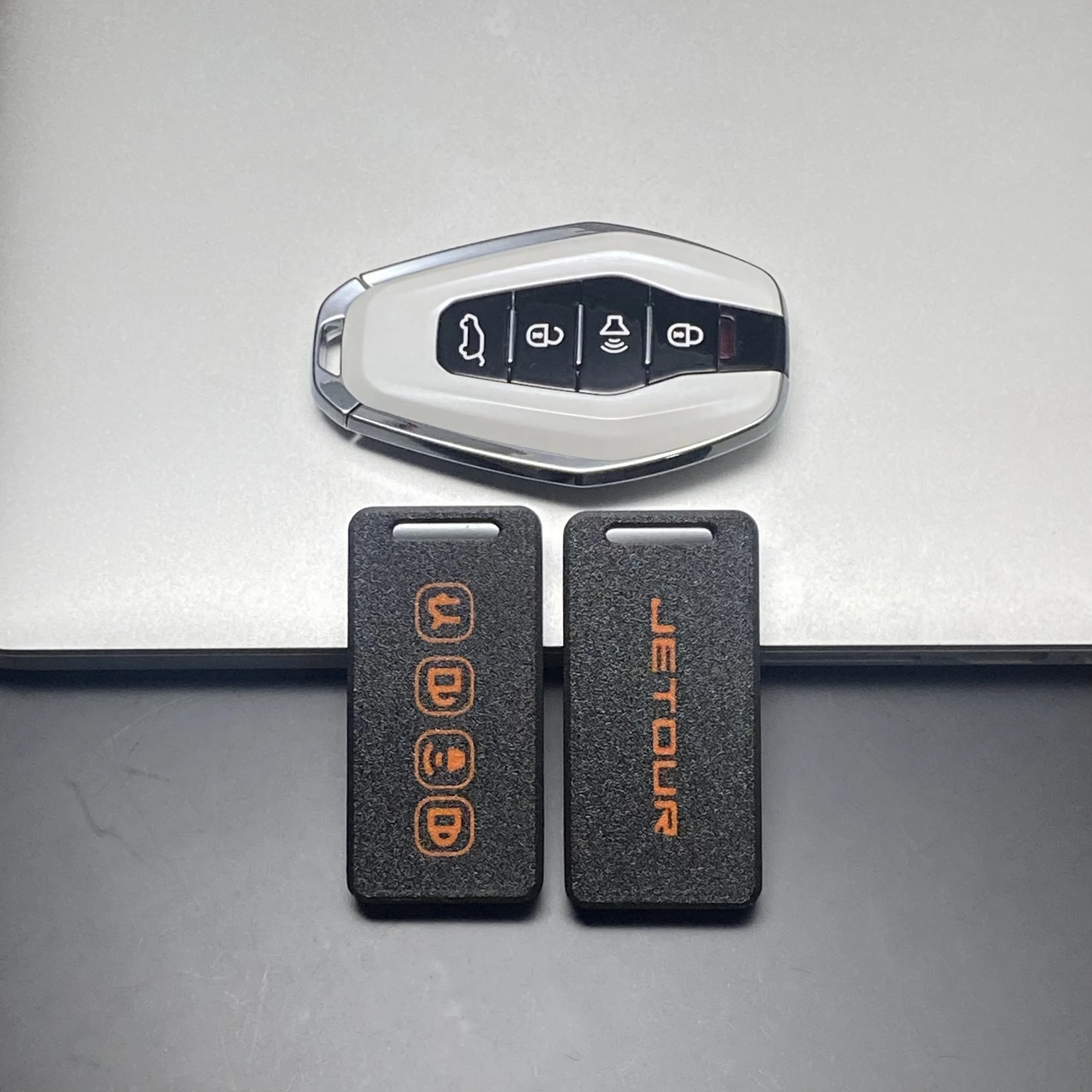 Подходит для чехлов ключей JETOUR X70, X90, X95 Plus Pro и SHANMEI L9. Легкая замена чехлов для ключей.
Подходит для чехлов ключей JETOUR X70, X90, X95 Plus Pro и SHANMEI L9. Легкая замена чехлов для ключей.