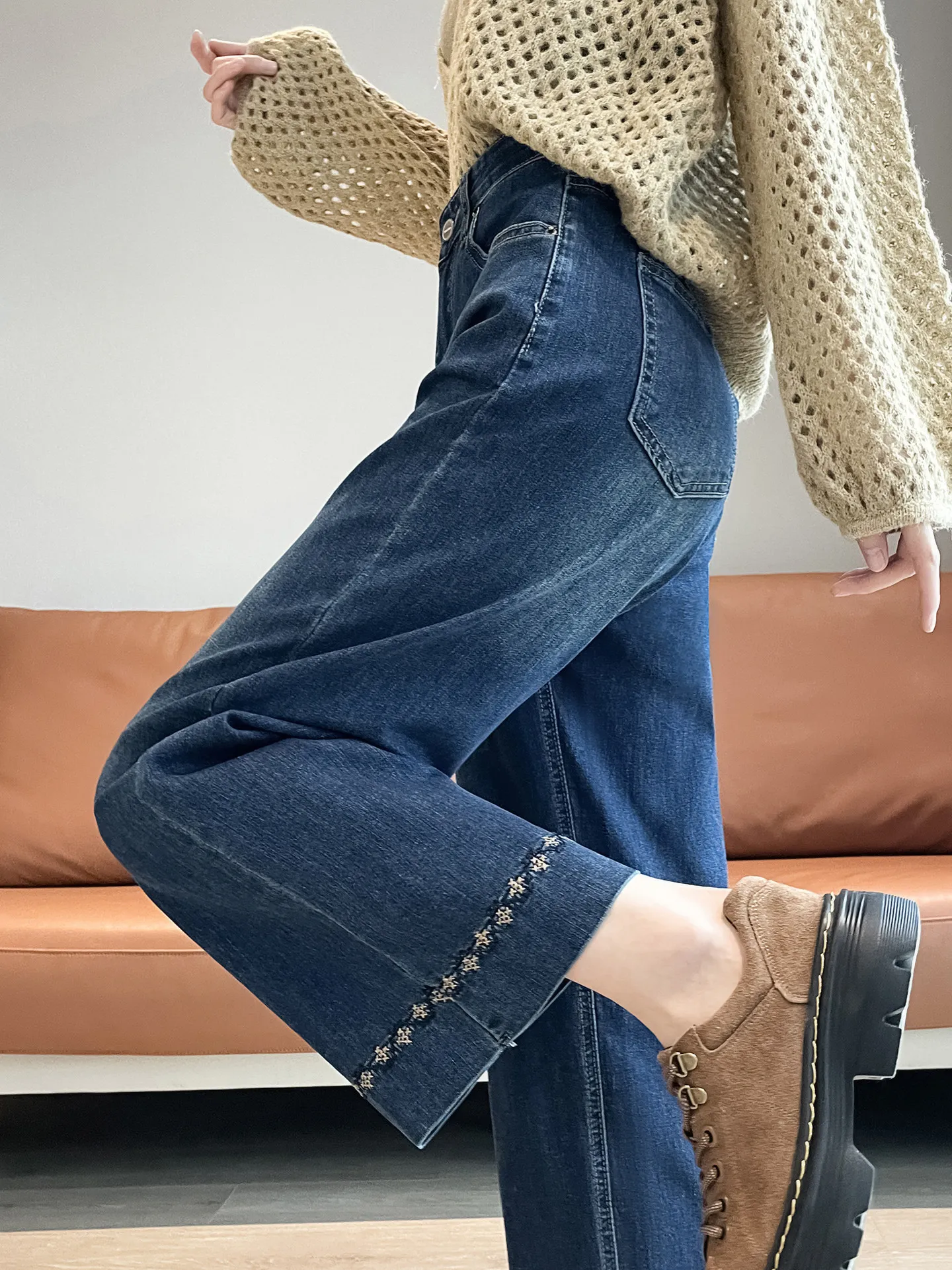Retro Nine-Tenths Straight Leg Jeans Women's New plus Size Loose Slimming Versatile Embroidered Decorative Straight Leg Pants
Retro Nine-Tenths Straight Leg Jeans Women's New plus Size Loose Slimming Versatile Embroidered Decorative Straight Leg Pants