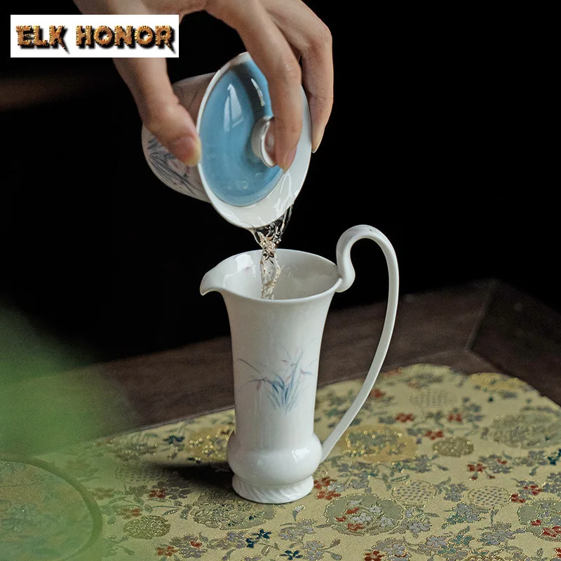 125ml Hand-painted Orchid Fair Cup Zen Ceramic Cha Hai With Handle Retro Tea Pitcher Boutique Justice Cup Coffee Divide Teaware
125ml Hand-painted Orchid Fair Cup Zen Ceramic Cha Hai With Handle Retro Tea Pitcher Boutique Justice Cup Coffee Divide Teaware