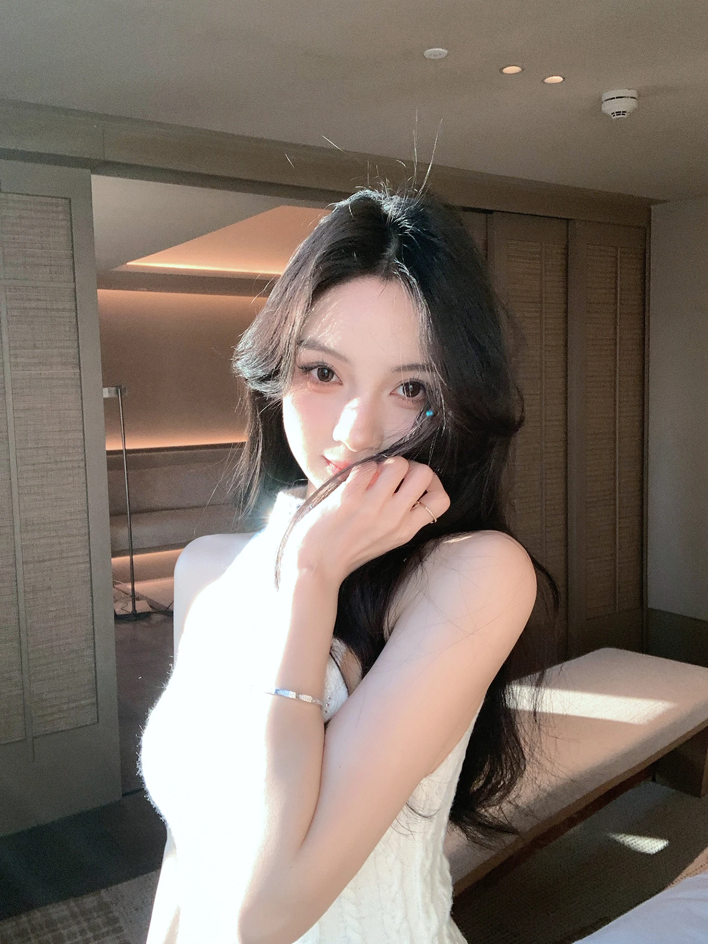 Женский вязаный свитер ZhouYeye: Новинка зимы, стиль Pure Desire, с открытыми плечами, шерстяной трикотаж, базовый слой для ношения под одеждой.
Женский вязаный свитер ZhouYeye: Новинка зимы, стиль Pure Desire, с открытыми плечами, шерстяной трикотаж, базовый слой для ношения под одеждой.