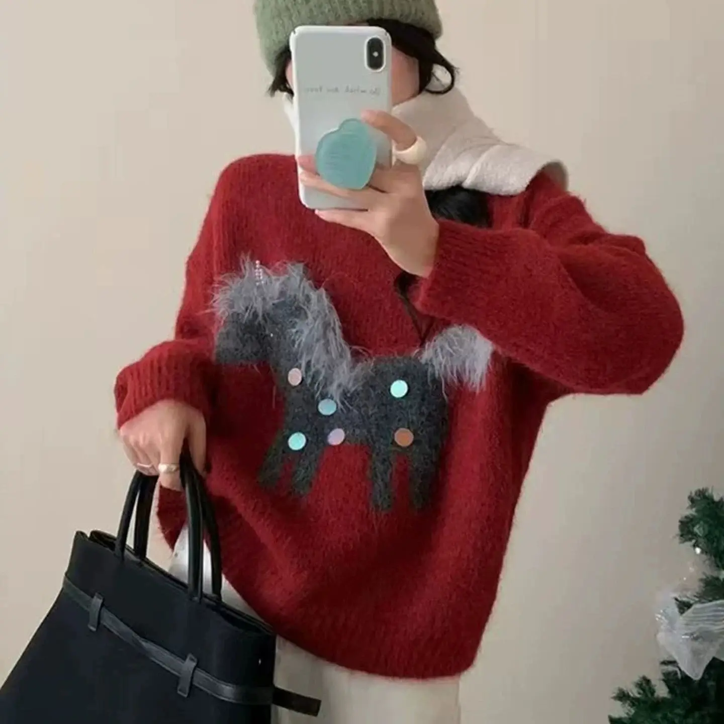 2025 autumn and winter women's retro contrasting diamond patterned sweater cardigan new lazy style V-neck long sleeved knitted
2025 autumn and winter women's retro contrasting diamond patterned sweater cardigan new lazy style V-neck long sleeved knitted