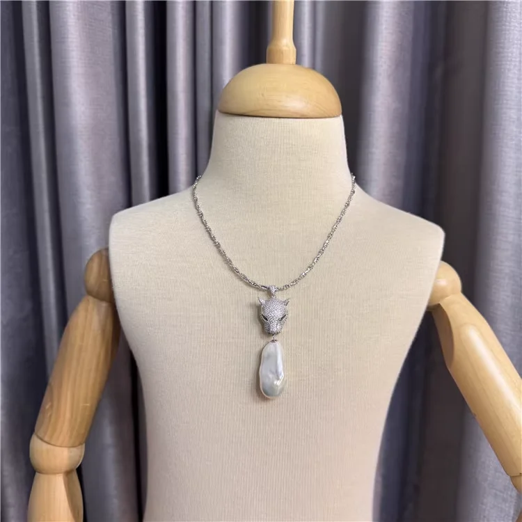 Leopard Haead Pendent Silver Plated White Keshi Pearl Pendant Double-strand Twisted Braided Chocker Chain Necklace
Leopard Haead Pendent Silver Plated White Keshi Pearl Pendant Double-strand Twisted Braided Chocker Chain Necklace