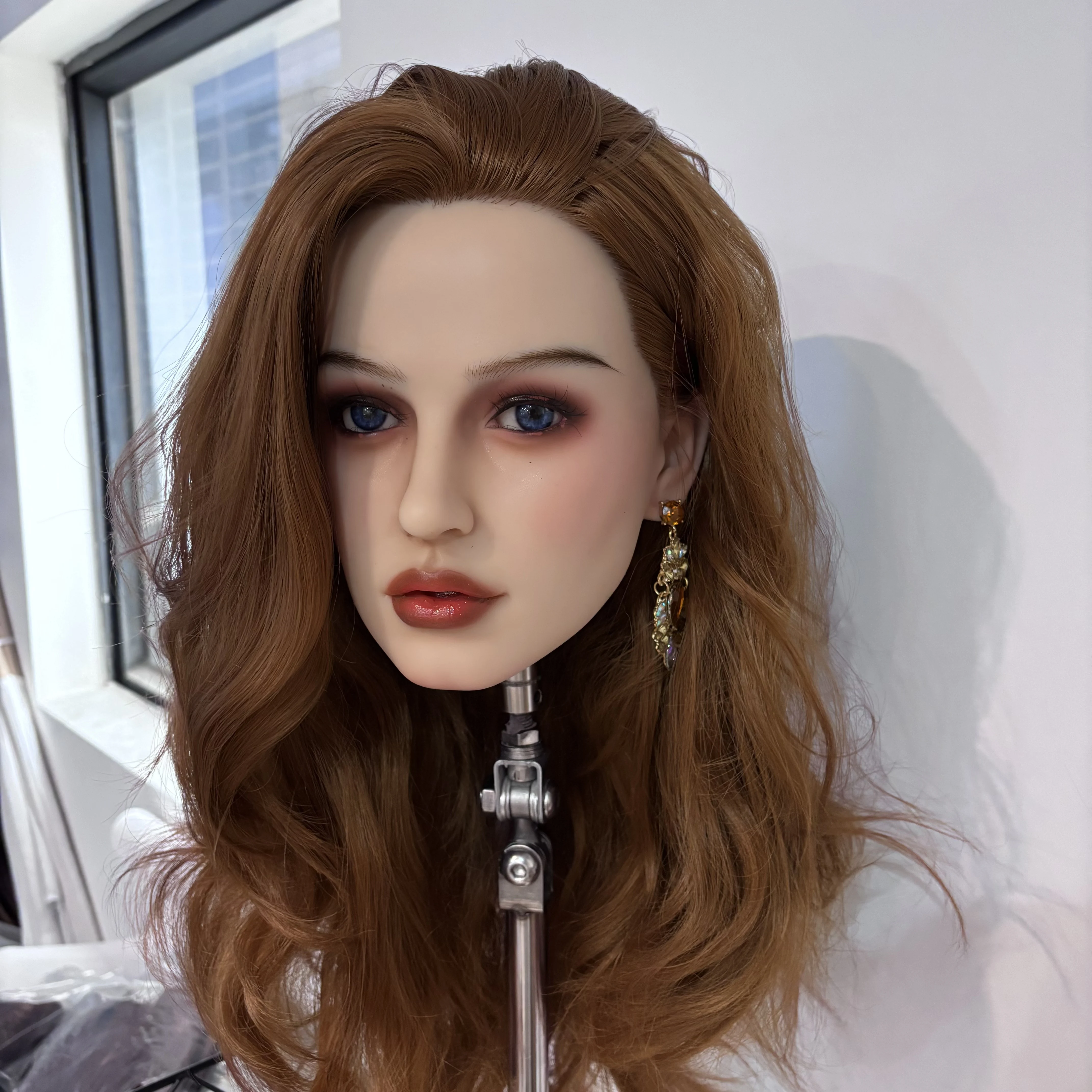 Super cool silicone head, artificial hair transplant, new silicone material with the texture of real skin and fine facial featur
Super cool silicone head, artificial hair transplant, new silicone material with the texture of real skin and fine facial featur