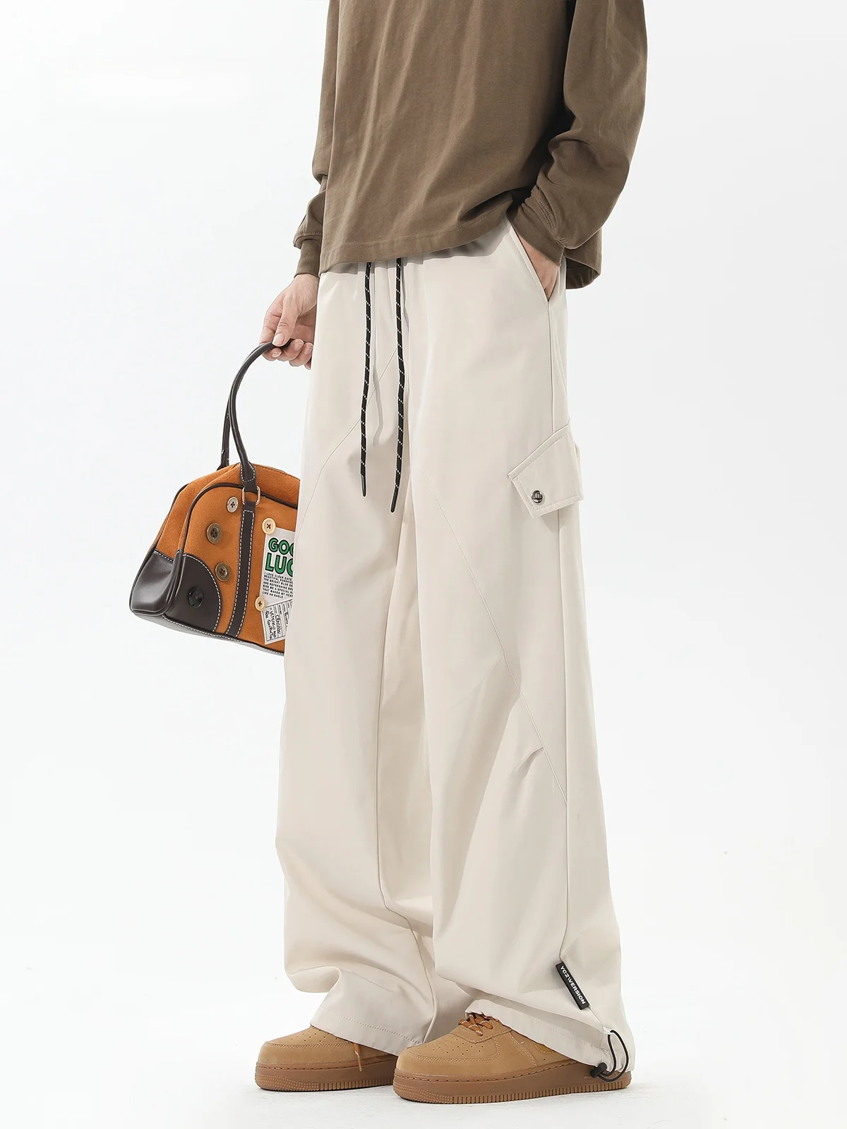 Мужские зимние модные широкие прямые повседневные брюки в стиле ретро American Vibe, универсальные удобные брюки свободного покроя High Street
Мужские зимние модные широкие прямые повседневные брюки в стиле ретро American Vibe, универсальные удобные брюки свободного покроя High Street