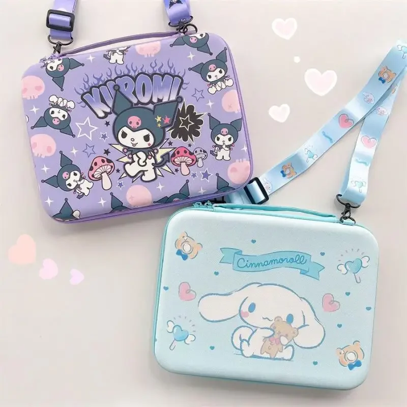 Sanrio Cinnamoroll сумка для хранения планшета Ipad сумка с рисунком 10-15 дюймов защита от падения универсальная милая кожаная водонепроницаемая новинка 2024
Sanrio Cinnamoroll сумка для хранения планшета Ipad сумка с рисунком 10-15 дюймов защита от падения универсальная милая кожаная водонепроницаемая новинка 2024