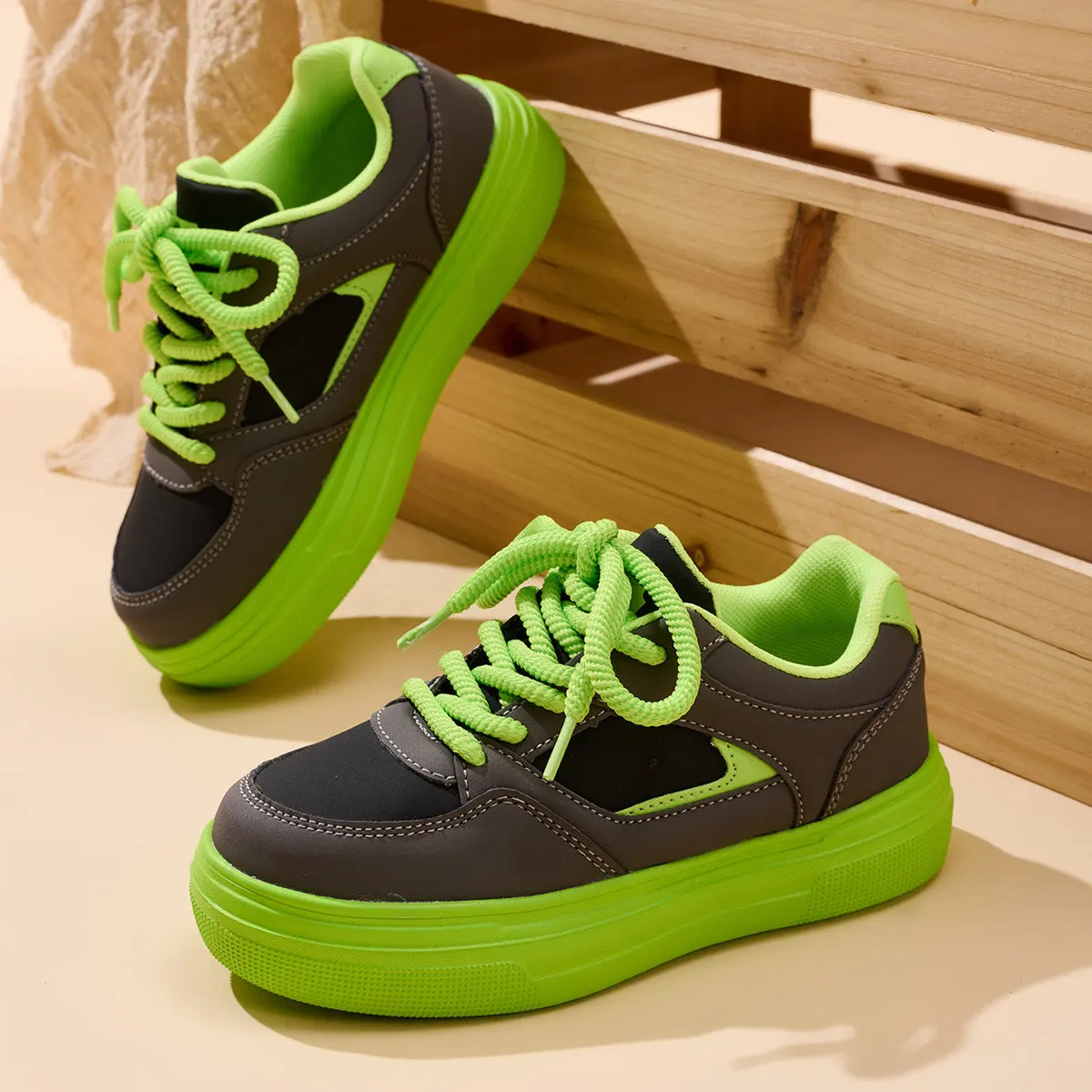 New Fashion Green Children's Skateboard Shoes Size 30-39 Comfort Flat Outdoor Sneakers Kids Non-slip Casual Sports Shoes Child
New Fashion Green Children's Skateboard Shoes Size 30-39 Comfort Flat Outdoor Sneakers Kids Non-slip Casual Sports Shoes Child