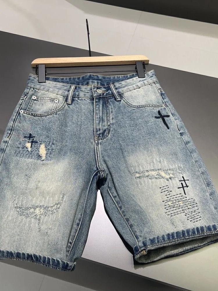 High-Quality American Casual Embroidered Patch Design Jeans Shorts Summer Trendy Loose Fashion Straight Five-Point Pants
High-Quality American Casual Embroidered Patch Design Jeans Shorts Summer Trendy Loose Fashion Straight Five-Point Pants