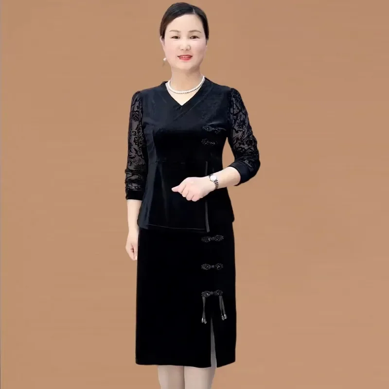Retro Ladies New Golden Velvet Large Size 6XL 2PCS Middle Aged Mother Fashion Skirt Outfit Autumn Female V-neck Two Piece Suit
Retro Ladies New Golden Velvet Large Size 6XL 2PCS Middle Aged Mother Fashion Skirt Outfit Autumn Female V-neck Two Piece Suit
