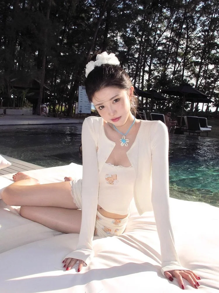 Sweet And Spicy Girl Short Open Cardigan Lace Tank Top Bottoms Three-Piece Set Women's Fashion Spring Summer 2026 Printed Skirt
Sweet And Spicy Girl Short Open Cardigan Lace Tank Top Bottoms Three-Piece Set Women's Fashion Spring Summer 2026 Printed Skirt