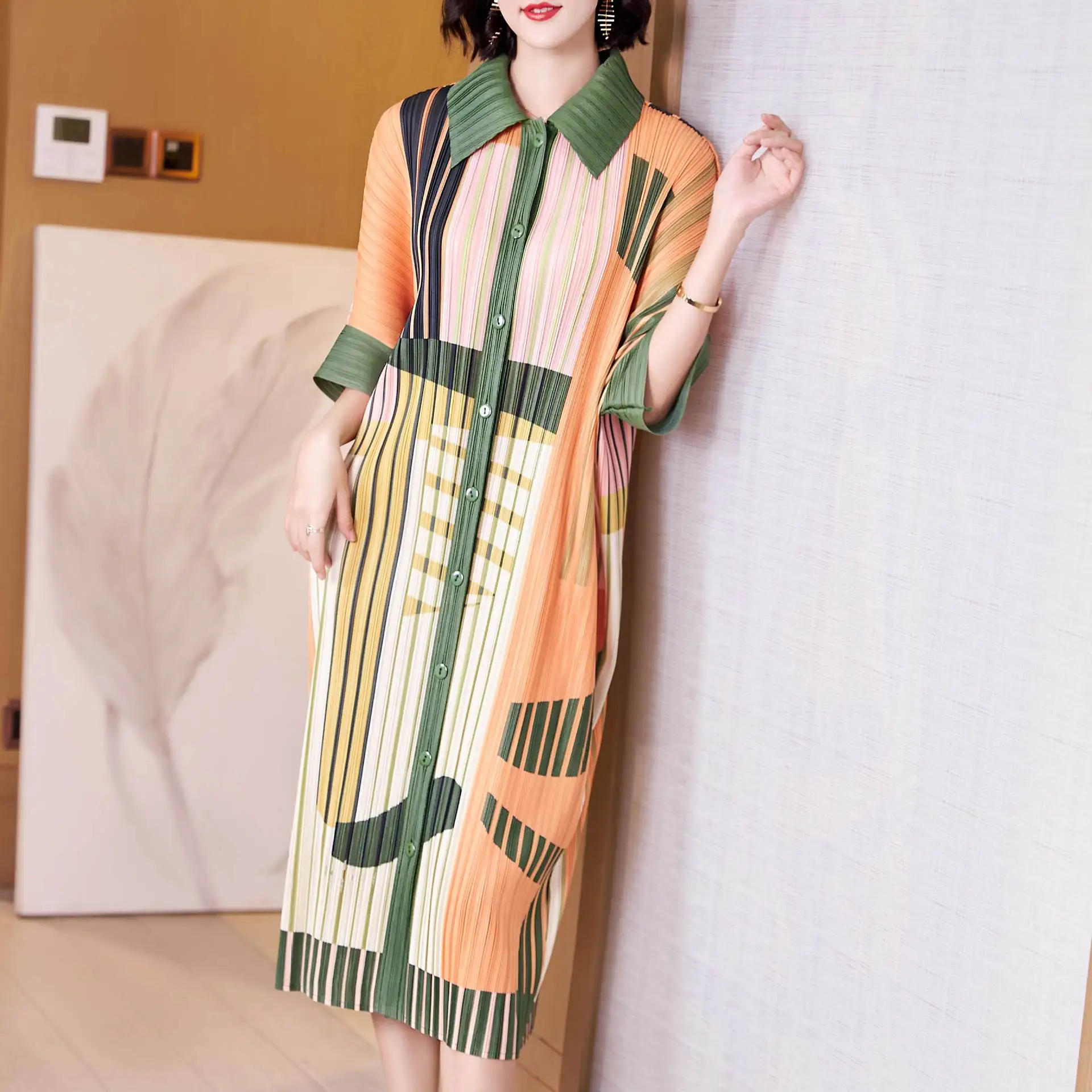 2022 Autumn And Winter Women's Pleated Dress New Temperament Lapel Striped Dress
2022 Autumn And Winter Women's Pleated Dress New Temperament Lapel Striped Dress