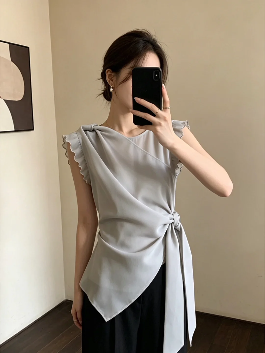 Unique Simple Beautiful Asymmetric Sleeveless Shirt Women Summer Waist Cinching Slimming Tie Top Korean Style Commute Wind
Unique Simple Beautiful Asymmetric Sleeveless Shirt Women Summer Waist Cinching Slimming Tie Top Korean Style Commute Wind