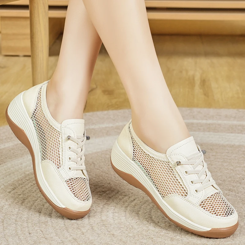 Женские дышащие кроссовки на танкетке из сетки — легкие эластичные повседневные прогулочные туфли на шнуровке
Женские дышащие кроссовки на танкетке из сетки — легкие эластичные повседневные прогулочные туфли на шнуровке