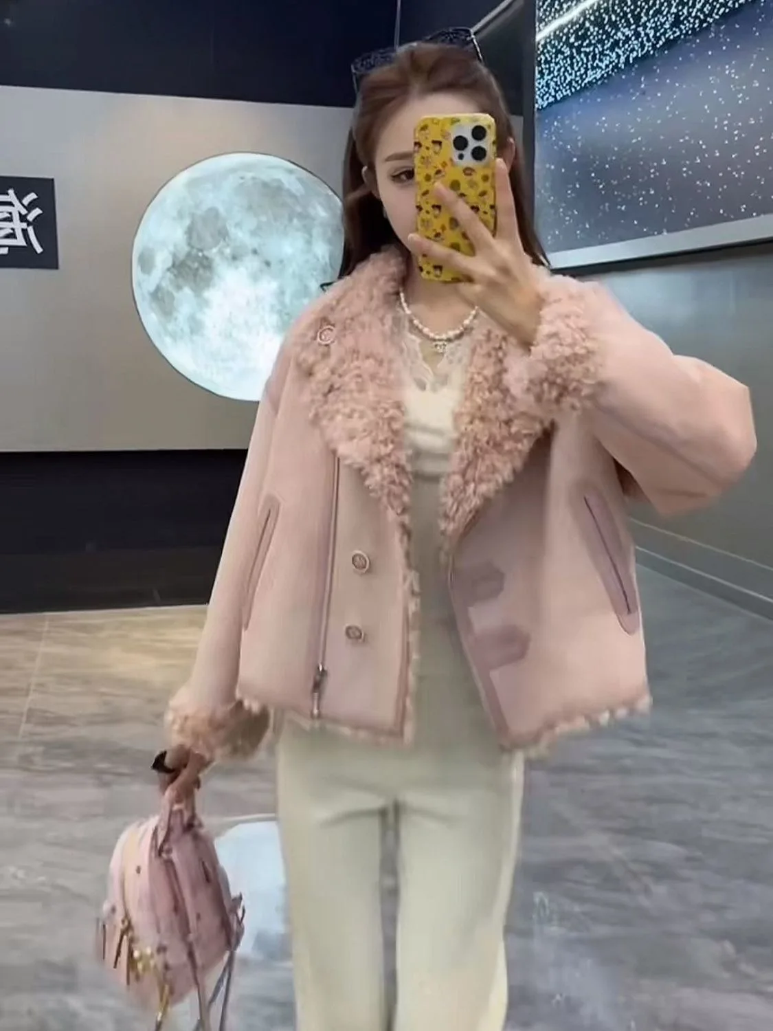 Fashionable Double-Sided Wear Luxury Coat Stylish Versatile Short Outerwear for Women Commute Style Long Sleeve Butt...
Fashionable Double-Sided Wear Luxury Coat Stylish Versatile Short Outerwear for Women Commute Style Long Sleeve Butt...