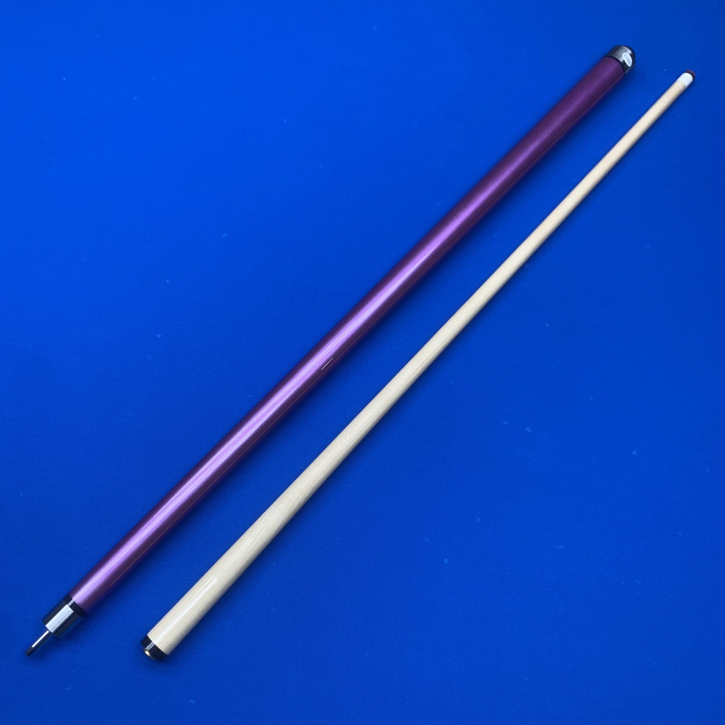 Профессиональный бильярдный кий диаметром 13 мм с многослойным наконечником, жестким кленовым стержнем, фиолетовой отделкой для фортепиано и быстросъемным соединением.
Профессиональный бильярдный кий диаметром 13 мм с многослойным наконечником, жестким кленовым стержнем, фиолетовой отделкой для фортепиано и быстросъемным соединением.