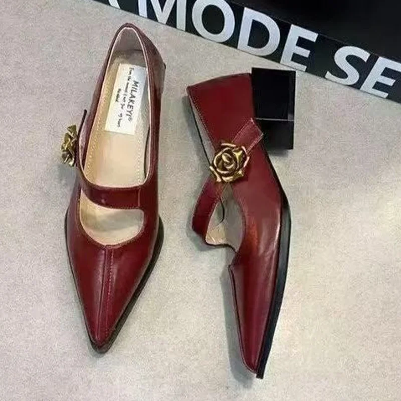 Woman Pointed Toe Sandals Summer Elegant Mid Heels Shoes Flower Fashion Woman Pumps 2025 Brand Designer Trend Chaussures Femme
Woman Pointed Toe Sandals Summer Elegant Mid Heels Shoes Flower Fashion Woman Pumps 2025 Brand Designer Trend Chaussures Femme
