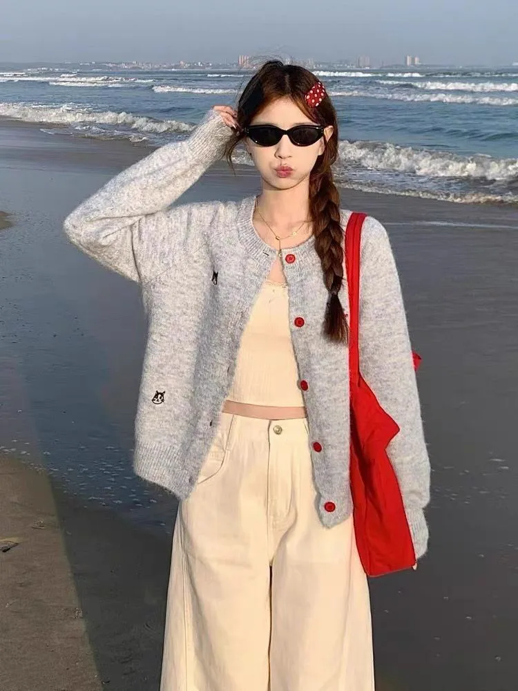 Early Spring 2026 Women's Short Knitted Embroidered Open Cardigan Korean Style Outerwear Premium Feeling Knitwear Top Coat
Early Spring 2026 Women's Short Knitted Embroidered Open Cardigan Korean Style Outerwear Premium Feeling Knitwear Top Coat