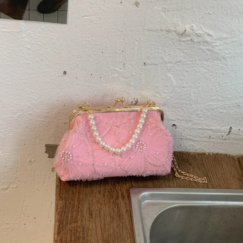 Fashion Floral Design Women's Clip Shoulder Bags Simple Ladies Chain Crossbody Bag Portable Female Pearl Handbag Evening Clutch
Fashion Floral Design Women's Clip Shoulder Bags Simple Ladies Chain Crossbody Bag Portable Female Pearl Handbag Evening Clutch