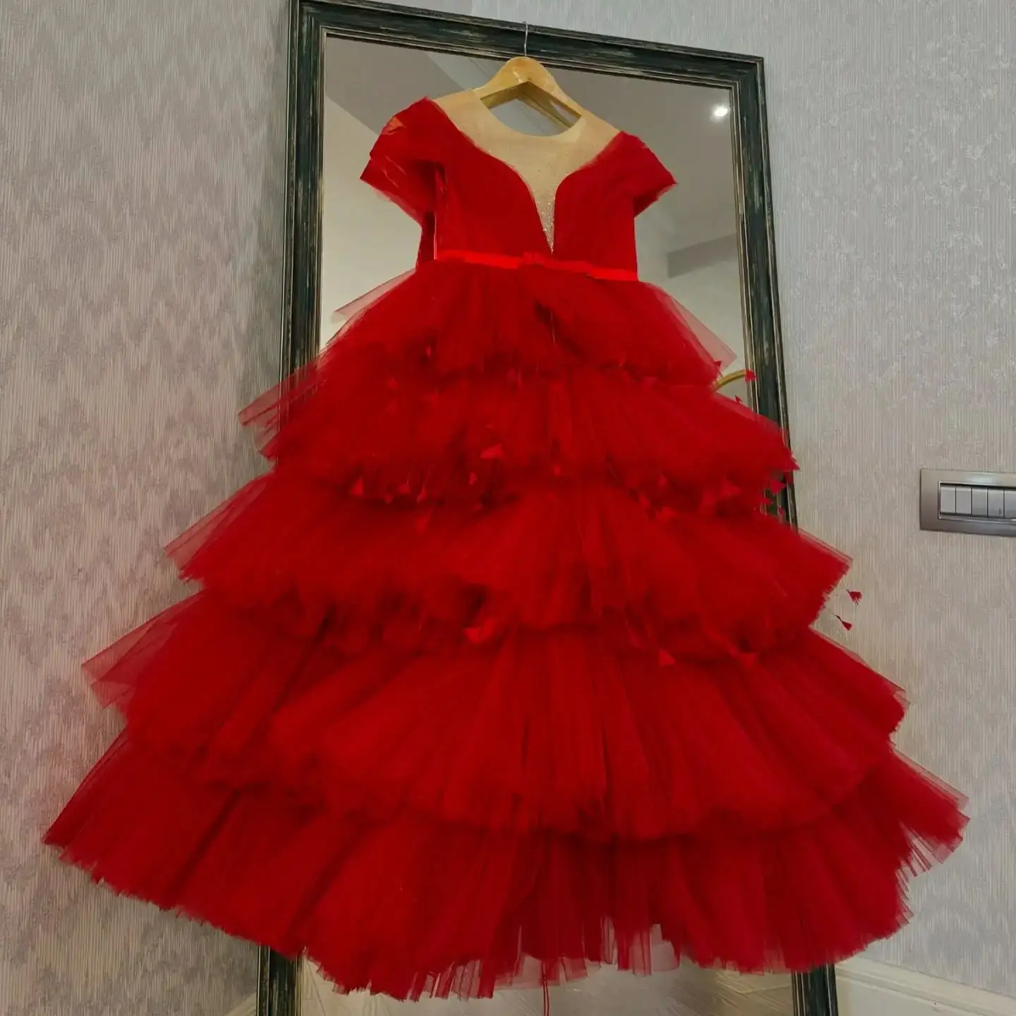 Red Ball Gown Flower Girl Dresses Customized Beading Tiered Kids Birthday Pageant Gowns Children Wedding First Communion Dress
Red Ball Gown Flower Girl Dresses Customized Beading Tiered Kids Birthday Pageant Gowns Children Wedding First Communion Dress