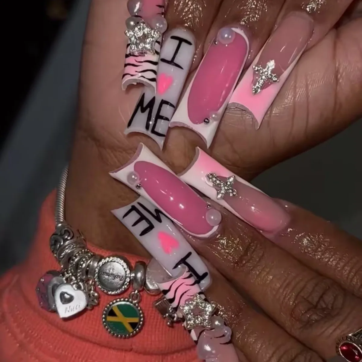 24pcs New Extra Long Coffin Nail Tips, Colorful Sweet Girl Style, Pink & White, "I LOVE ME" Letter & Star Rhinestone Super Long T-Shape Nail Stickers, Includes 1 Nail File & 1 Buffer, Sweet Y2K Style Nail Art Decals
24pcs New Extra Long Coffin Nail Tips, Colorful Sweet Girl Style, Pink & White, "I LOVE ME" Letter & Star Rhinestone Super Long T-Shape Nail Stickers, Includes 1 Nail File & 1 Buffer, Sweet Y2K Style Nail Art Decals
