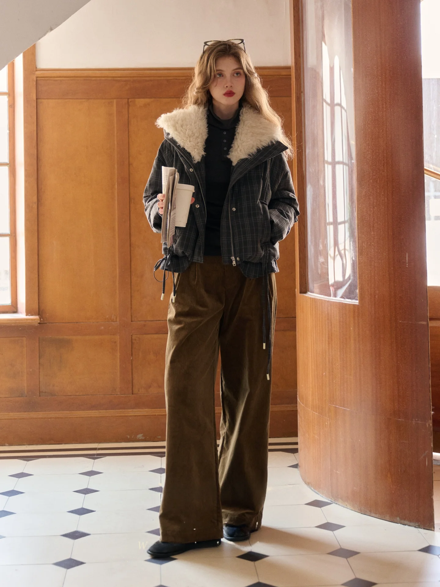 Ретро-пуховик с узором «Снежинка», 90% белый пух, объемный, в клетку, женская зимняя куртка-пальто, французский стиль, свободный крой, теплая, утолщенная
Ретро-пуховик с узором «Снежинка», 90% белый пух, объемный, в клетку, женская зимняя куртка-пальто, французский стиль, свободный крой, теплая, утолщенная