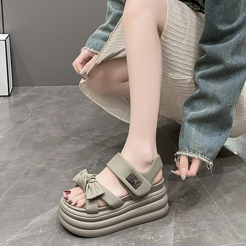 New Summer Women's Casual Sandals Outdoor Fashionable High-rise Beach Style Roman Shoes Women's Soft Sole Bow Sports Sandals
New Summer Women's Casual Sandals Outdoor Fashionable High-rise Beach Style Roman Shoes Women's Soft Sole Bow Sports Sandals