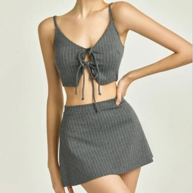 Сексуальный раздельный купальник-бикини из 3 предметов с глубоким V-образным вырезом и завязками, 2026, новинка, женский, облегающий, в полоску, с юбкой, модный пляжный купальник для отпуска
Сексуальный раздельный купальник-бикини из 3 предметов с глубоким V-образным вырезом и завязками, 2026, новинка, женский, облегающий, в полоску, с юбкой, модный пляжный купальник для отпуска