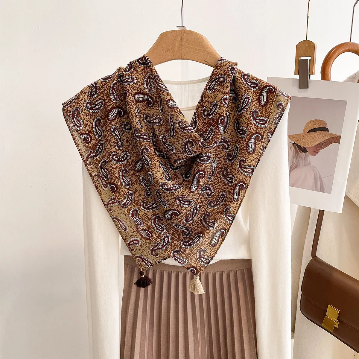 Silk Scarf Women 60cm Square Head Neck Scarf Hijab Bandana Foulard Shawl Tassel Pendant Luxury Paisley Wrap Lady Fashion Design
Silk Scarf Women 60cm Square Head Neck Scarf Hijab Bandana Foulard Shawl Tassel Pendant Luxury Paisley Wrap Lady Fashion Design