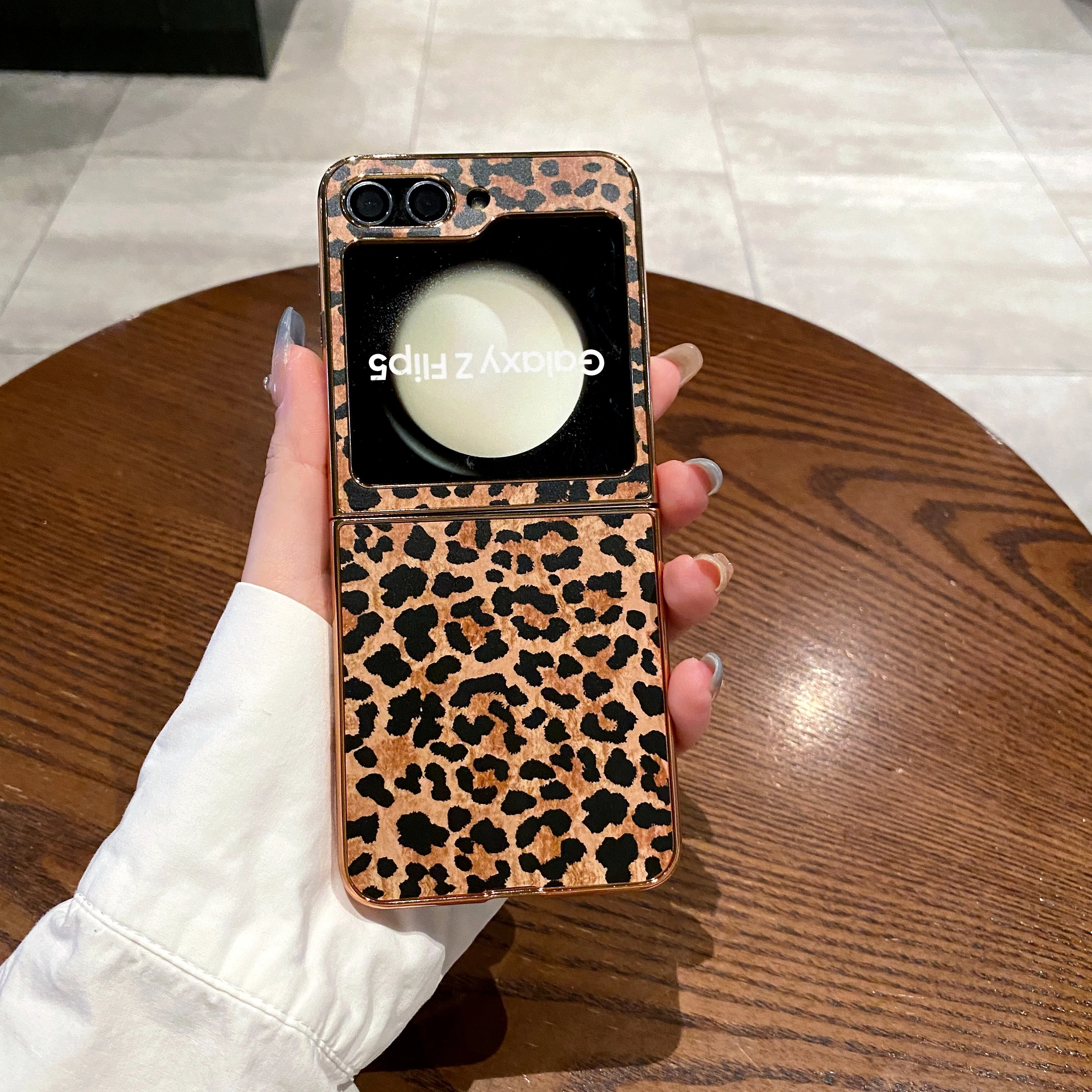 Leopard Leather Pattern Phone Case for Samsung Galaxy Z Flip 5 4 3 Flip5 Flip4 Flip3 5G Ring Holder Fall Prevention Cover
Leopard Leather Pattern Phone Case for Samsung Galaxy Z Flip 5 4 3 Flip5 Flip4 Flip3 5G Ring Holder Fall Prevention Cover
