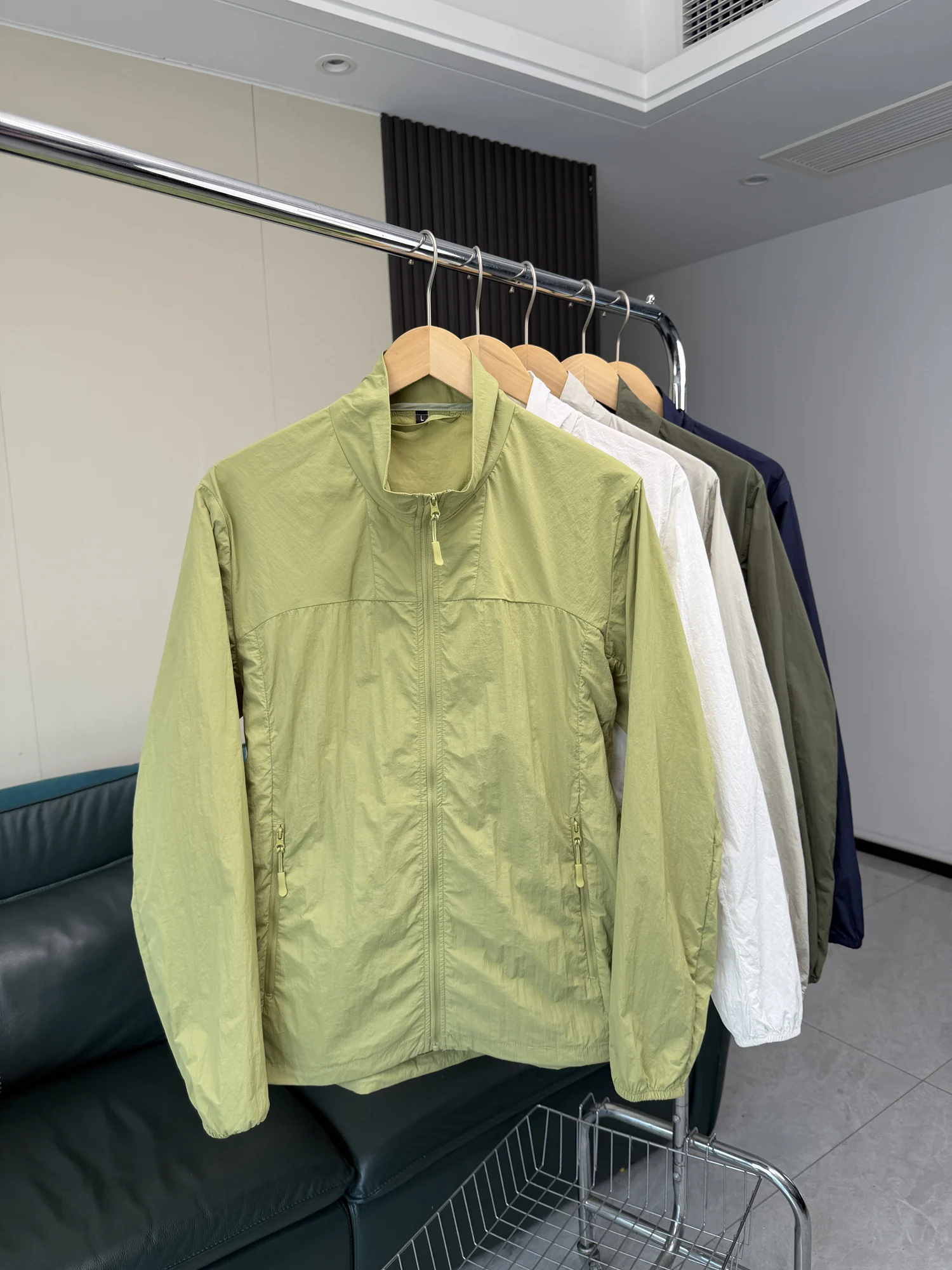 Ice Silk Cool Feeling Summer Men's Outdoor Casual Thin Breathable UV Protection Stand Collar Sunscreen Clothing Jacket
Ice Silk Cool Feeling Summer Men's Outdoor Casual Thin Breathable UV Protection Stand Collar Sunscreen Clothing Jacket