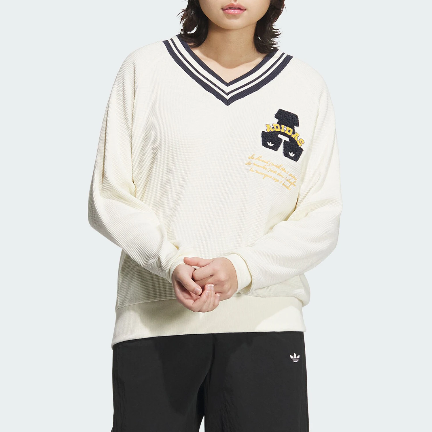 Adidas genuine Originals Women's Loose-Fit V-Neck Sweatshirt JD6377
Adidas genuine Originals Women's Loose-Fit V-Neck Sweatshirt JD6377