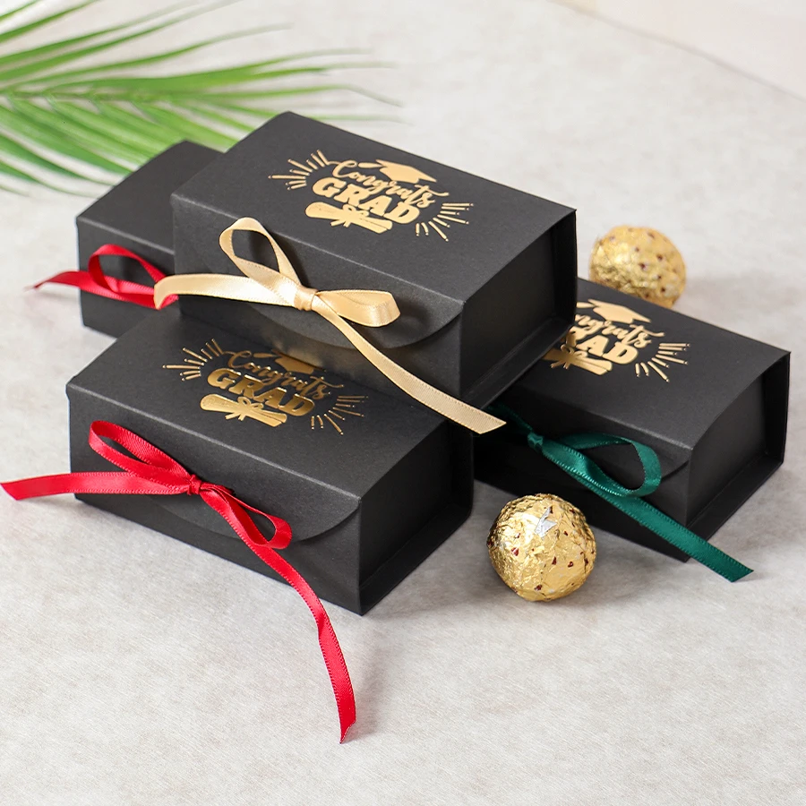 Bachelor's Hat Academic Certificate Radiant Graduation Dessert Gift Box,Paper packaging bags for party decorations
Bachelor's Hat Academic Certificate Radiant Graduation Dessert Gift Box,Paper packaging bags for party decorations
