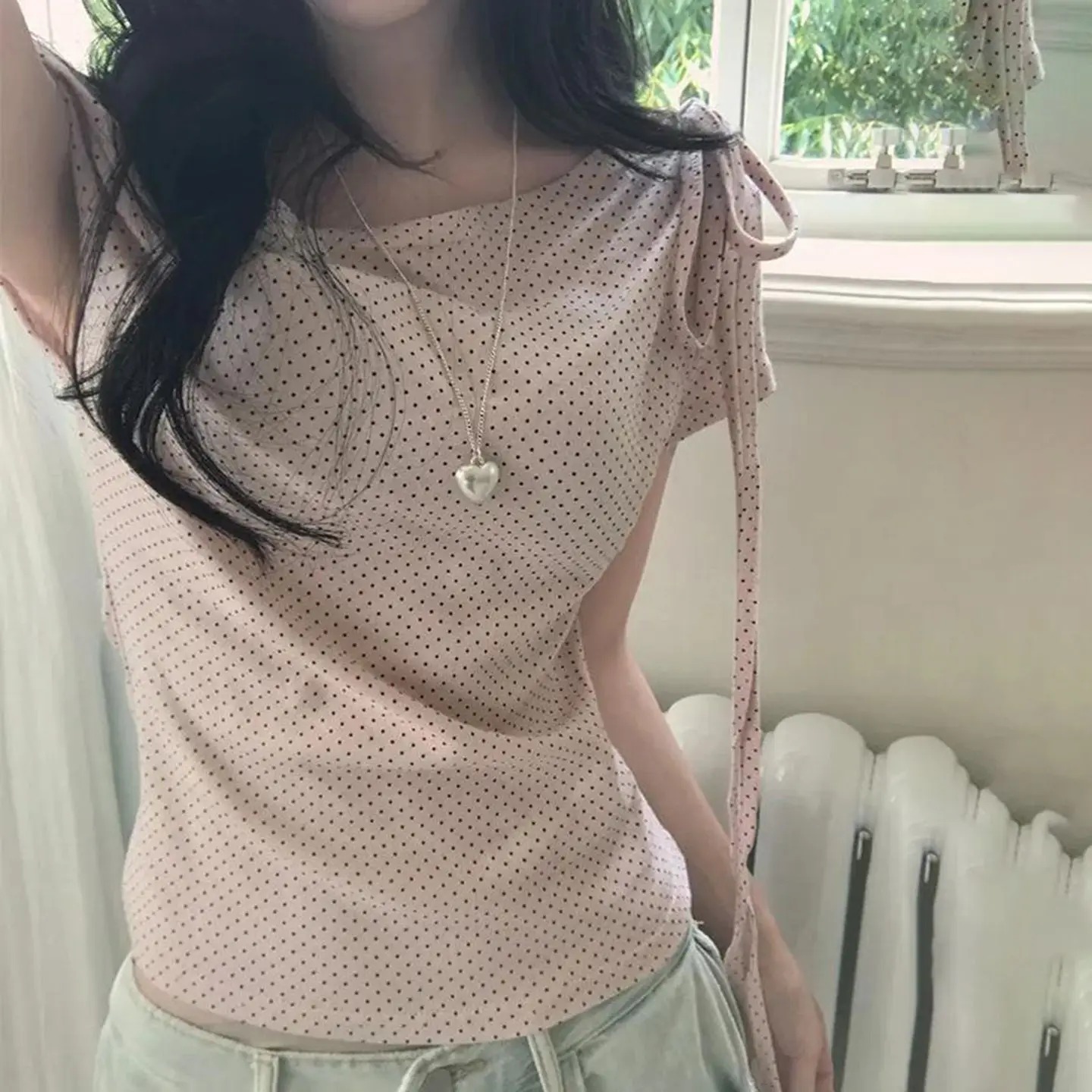 2026 New Korean Pure Desire Polka Dot Off Shoulder T-Shirt Women Slim Fit Short Sleeve Halter Tie Top Y2K Spicy Girl Sexy Blouse
2026 New Korean Pure Desire Polka Dot Off Shoulder T-Shirt Women Slim Fit Short Sleeve Halter Tie Top Y2K Spicy Girl Sexy Blouse
