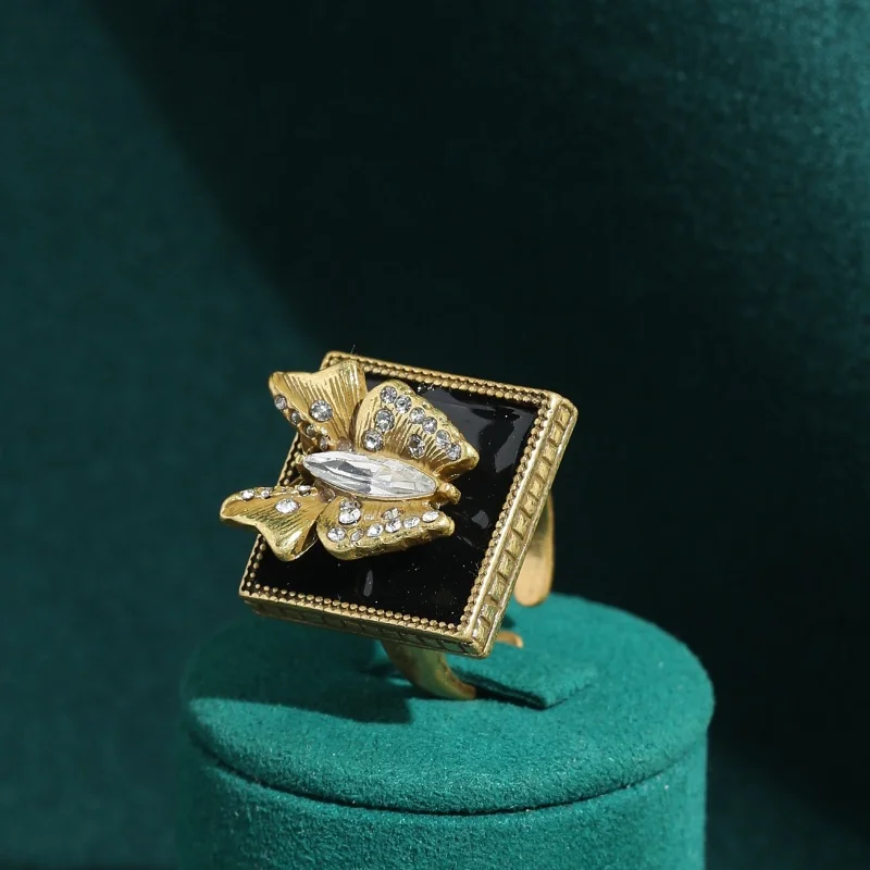 Vintage Butterfly Black Ring Adjustable Enamel Square Gold Color High Quality Jewelry Luxury Brand Designer Banquet 2026 Elegant
Vintage Butterfly Black Ring Adjustable Enamel Square Gold Color High Quality Jewelry Luxury Brand Designer Banquet 2026 Elegant