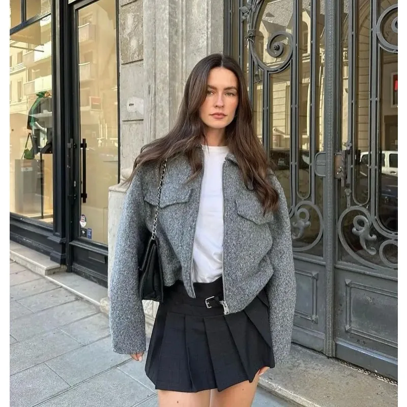 Chic Lapel Short Jacket Women Casual Long-sleeved Zipper Pocket Loose Cropped Jackets 2026 Lady Commute Street Outerwears
Chic Lapel Short Jacket Women Casual Long-sleeved Zipper Pocket Loose Cropped Jackets 2026 Lady Commute Street Outerwears