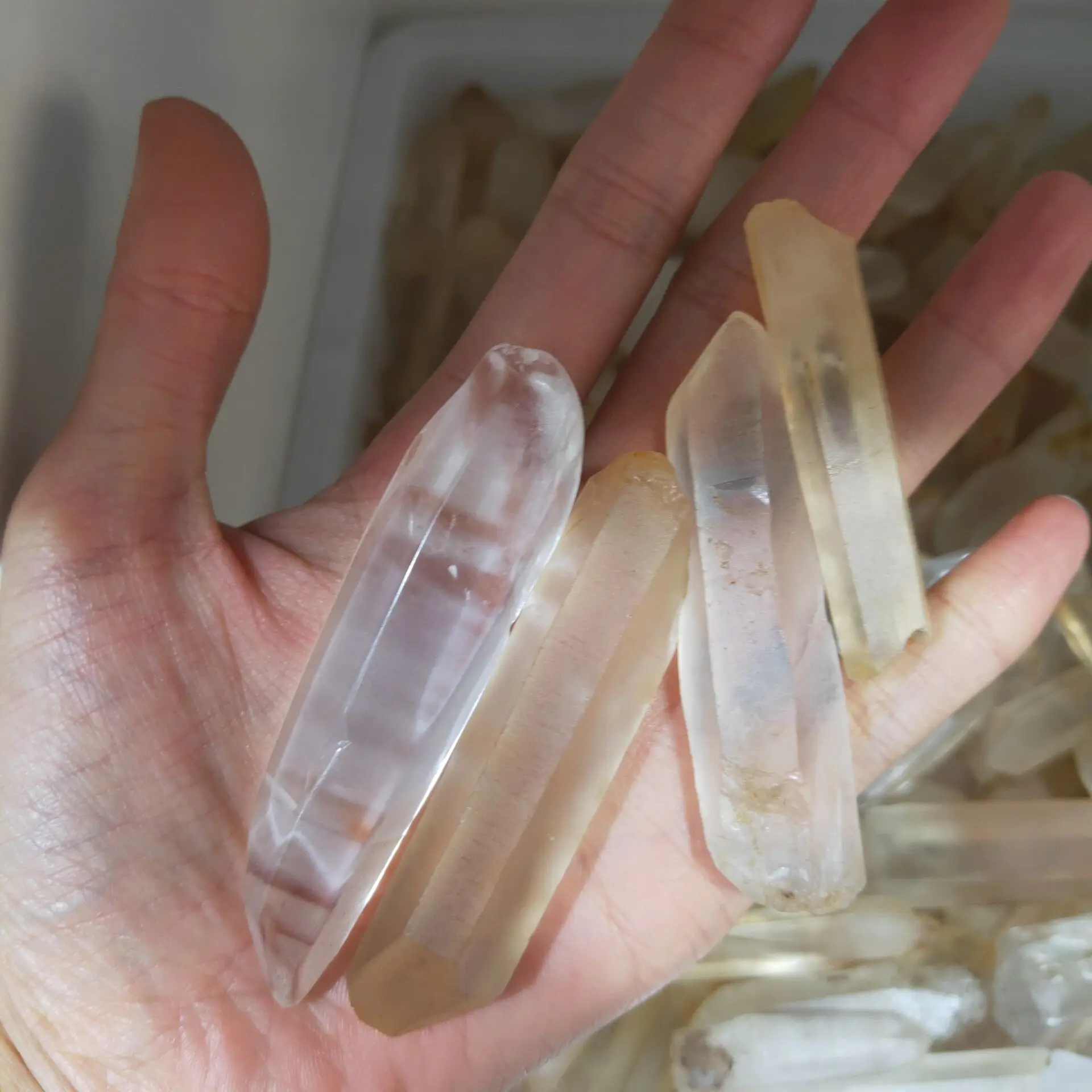 100% Natural Rock Crystal Quartz Raw Crystals Crystal Wand Quartz Healing Stone Crystal Point Rock Mineral Specimen Energy Stone
100% Natural Rock Crystal Quartz Raw Crystals Crystal Wand Quartz Healing Stone Crystal Point Rock Mineral Specimen Energy Stone