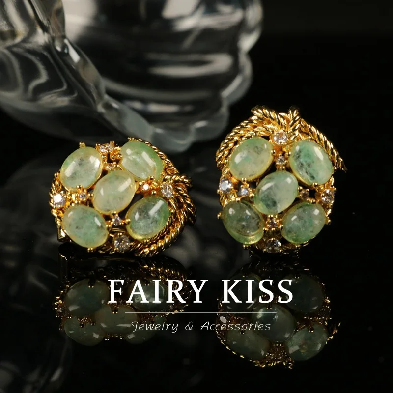 Medieval simple stud earrings retro fashionable earrings green diamond studded boucles d'oreilles or plaqué
Medieval simple stud earrings retro fashionable earrings green diamond studded boucles d'oreilles or plaqué