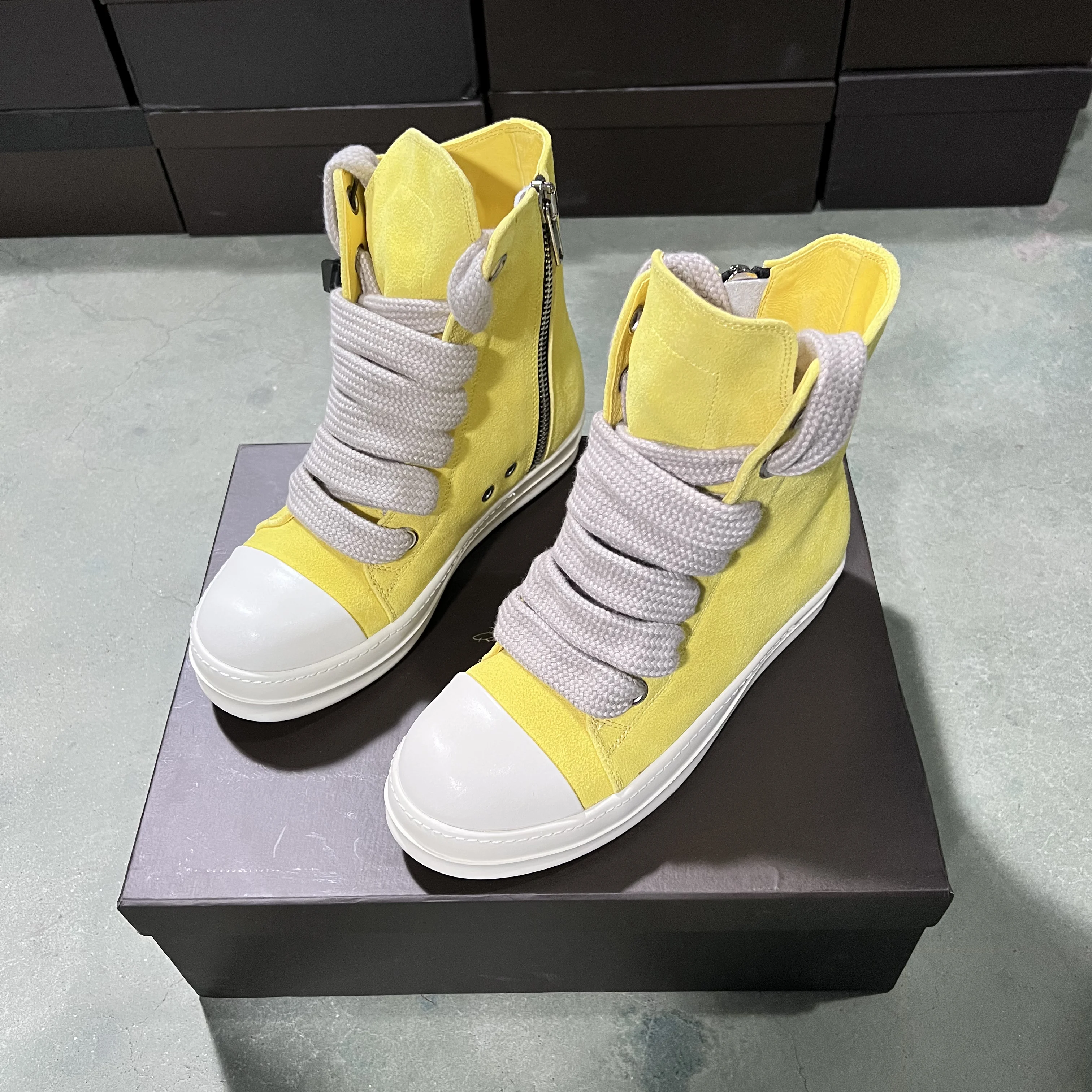 Casual Women Ankle Boot High Top Men Sneaker Quality Yellow Cow Suede Zipper Punk New Luxury Thick-sole Platform Flat Trainer
Casual Women Ankle Boot High Top Men Sneaker Quality Yellow Cow Suede Zipper Punk New Luxury Thick-sole Platform Flat Trainer