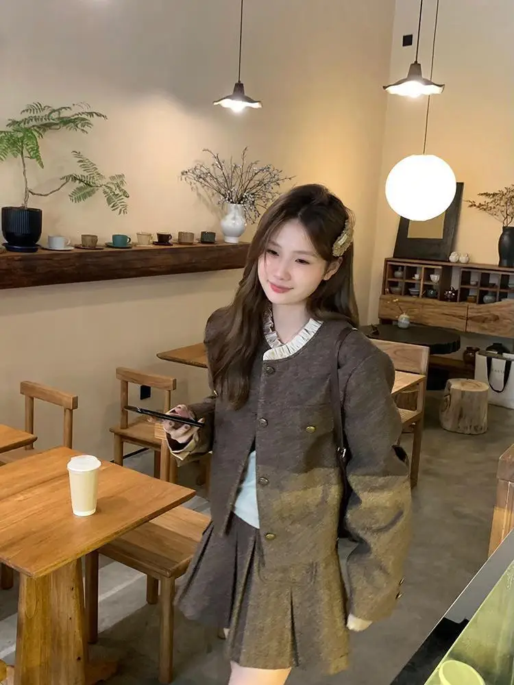 Autumn/Winter Coffee Skirts Set Women Clothing Retro High end Short Coat Pleated Short Skirt Woolen Two piece Sets Women Outfits
Autumn/Winter Coffee Skirts Set Women Clothing Retro High end Short Coat Pleated Short Skirt Woolen Two piece Sets Women Outfits
