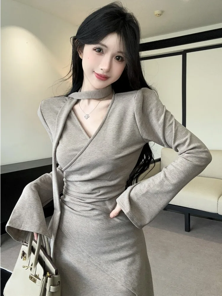 Autumn Winter V-neck Padded Shoulder Slim Fit Short Skirt Belted Bell Sleeve Slit Sexy Dress Korean Style Commute Casual
Autumn Winter V-neck Padded Shoulder Slim Fit Short Skirt Belted Bell Sleeve Slit Sexy Dress Korean Style Commute Casual