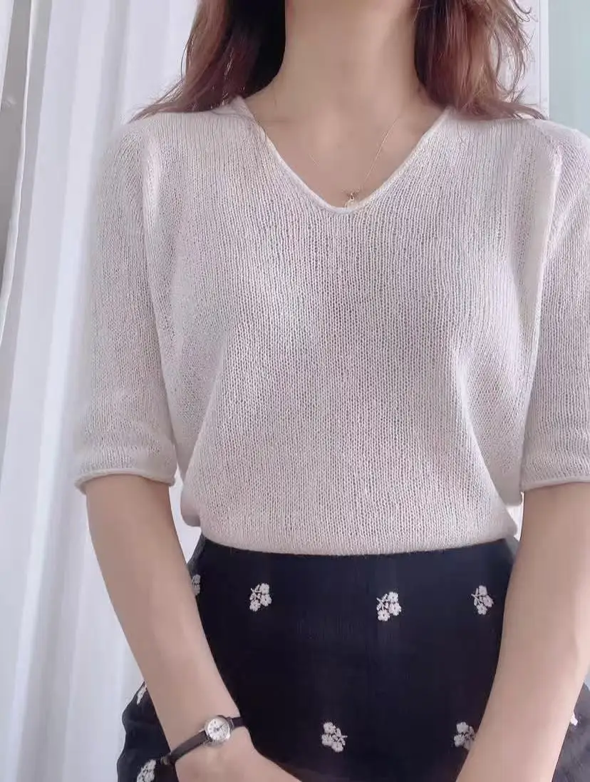 Fashionable Versatile V-neck Knitted Short Sleeve Women's Loose and Thin Style Temperament Top with Hollow Out Design
Fashionable Versatile V-neck Knitted Short Sleeve Women's Loose and Thin Style Temperament Top with Hollow Out Design