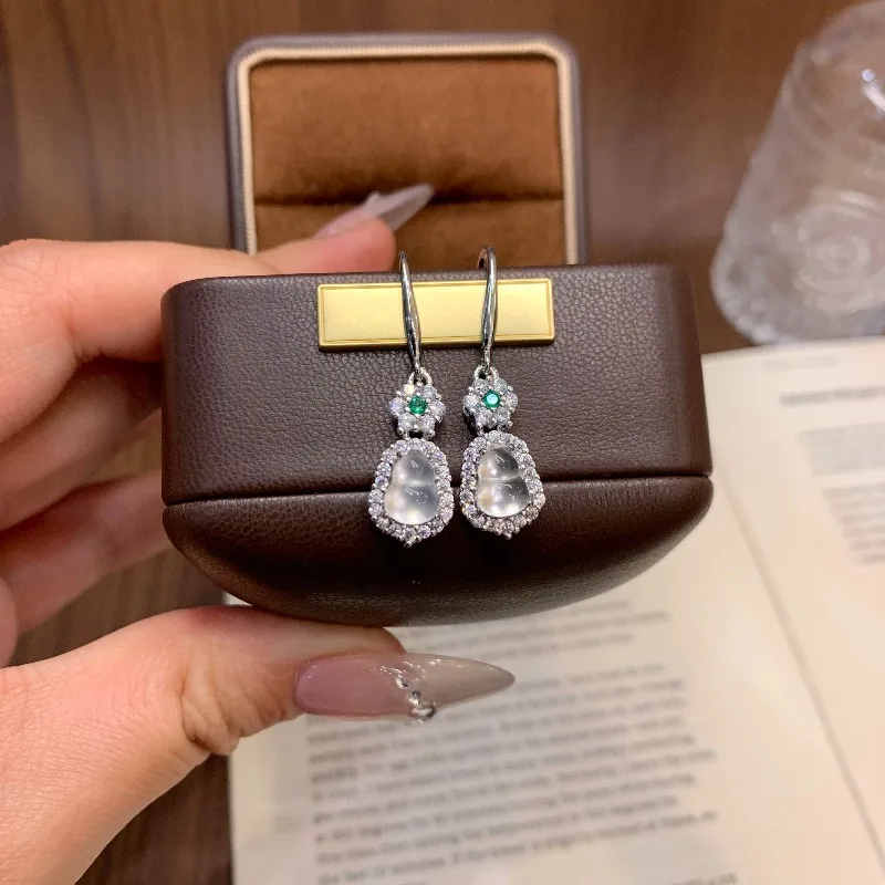 2026 Lucky Gourd Earrings, Icy Transparent Water Foam Jade Gourd Design, Blessing Fortune Fashion Jewelry for Women
2026 Lucky Gourd Earrings, Icy Transparent Water Foam Jade Gourd Design, Blessing Fortune Fashion Jewelry for Women