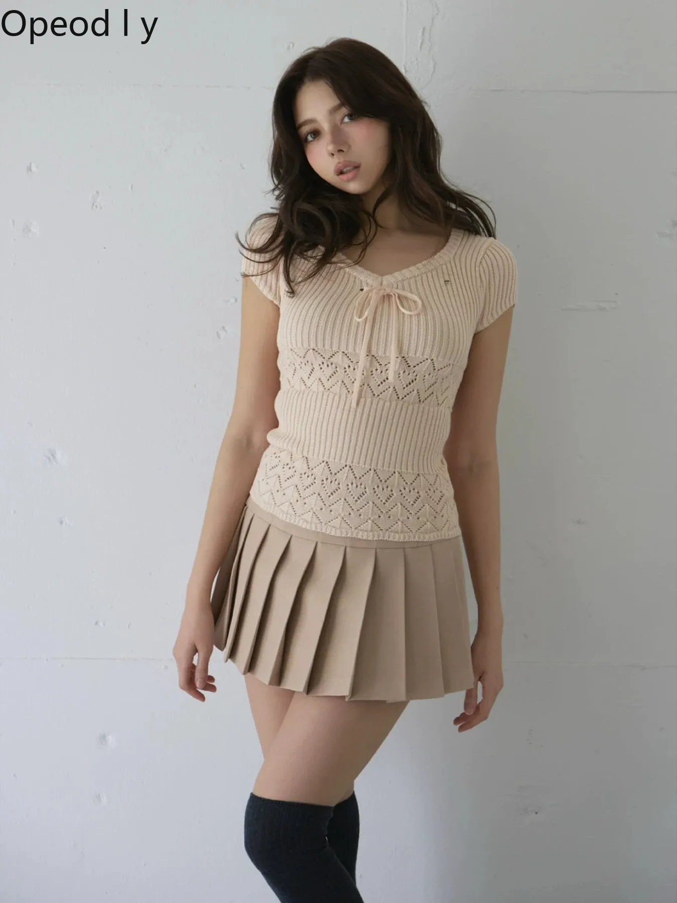 Japanese Sweet Girl Cute Bow Lace-up Knitted Short-sleeved Fashion Slim-fitting V-neck Elastic Knitted Top
Japanese Sweet Girl Cute Bow Lace-up Knitted Short-sleeved Fashion Slim-fitting V-neck Elastic Knitted Top