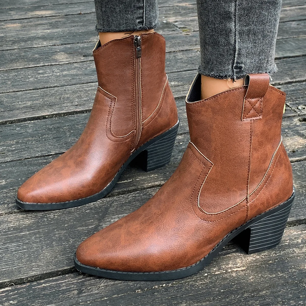 Short boots, women's boots, autumn and winter bestsellers 2025, export pointed-toe chunk-heeled Chelsea boots, leather boots
Short boots, women's boots, autumn and winter bestsellers 2025, export pointed-toe chunk-heeled Chelsea boots, leather boots