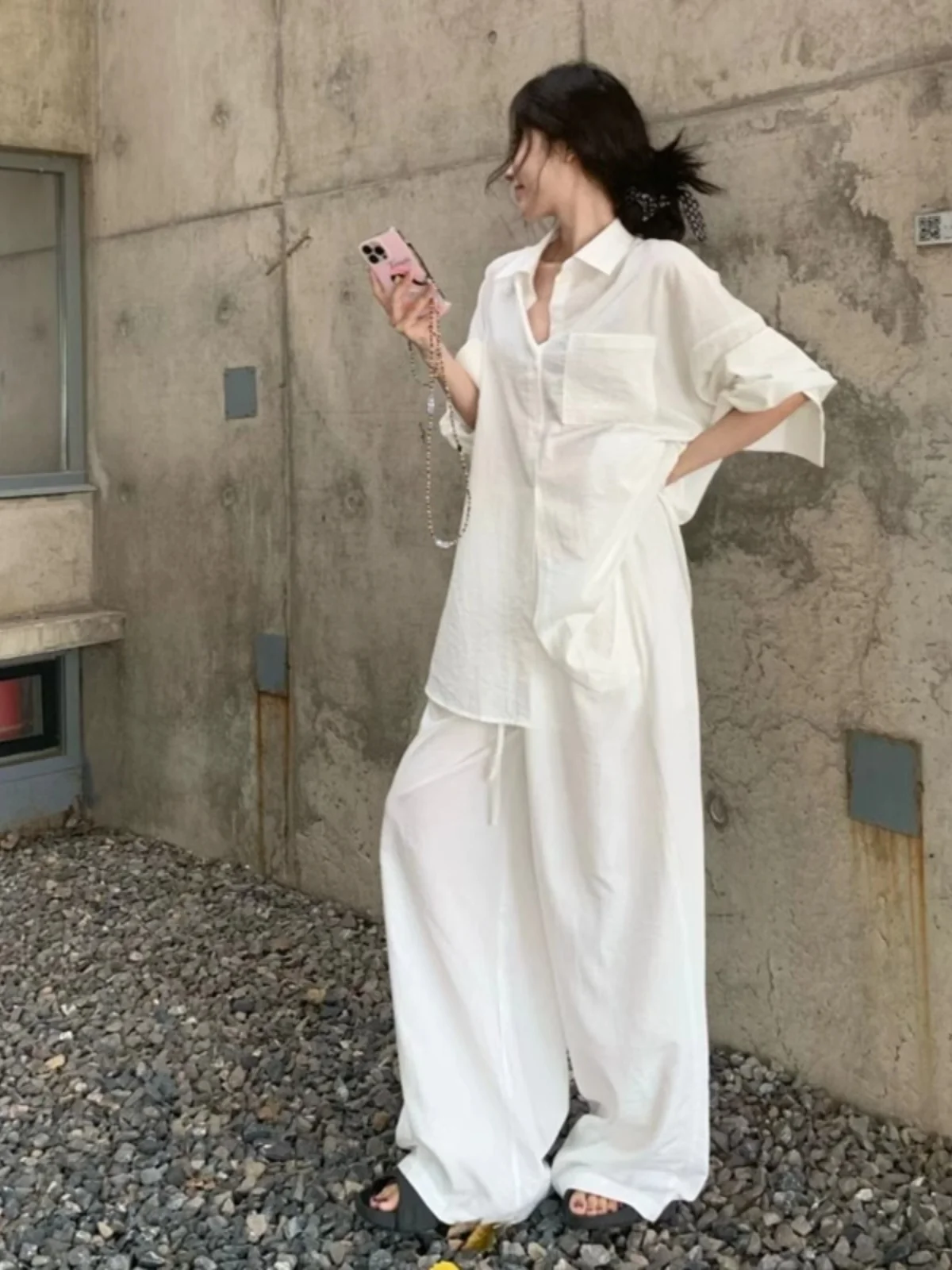 2025 Fall Creamy White Set Sporty Collar Shirt Fluid Wide Leg Pants Women's Relaxed Coordinates Effortless Unwind Silhouette
2025 Fall Creamy White Set Sporty Collar Shirt Fluid Wide Leg Pants Women's Relaxed Coordinates Effortless Unwind Silhouette