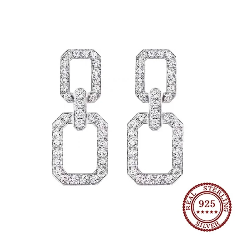 Новинка 2024 года, трендовые серьги из чистого серебра 925 пробы, классические темпераментные атмосферные модные классические серьги с цирконом, двусторонние серьги
Новинка 2024 года, трендовые серьги из чистого серебра 925 пробы, классические темпераментные атмосферные модные классические серьги с цирконом, двусторонние серьги